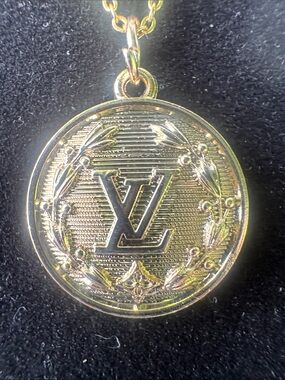 Necklace,  Gold tone  Pendant